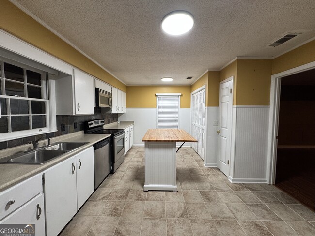 Building Photo - 107 Belair Dr