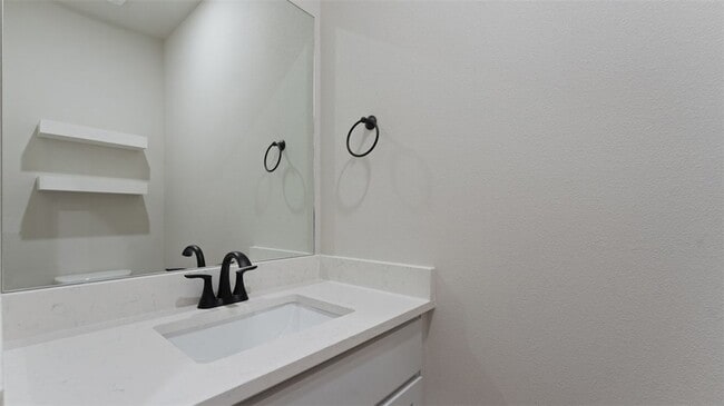 Building Photo - 1851 Lapis Ave