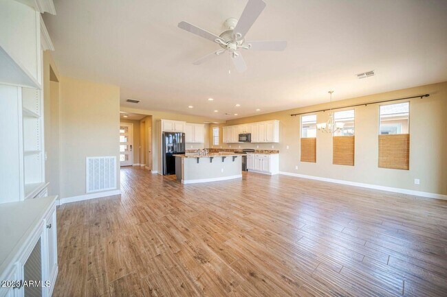 Building Photo - 3705 Ridgeview Ter