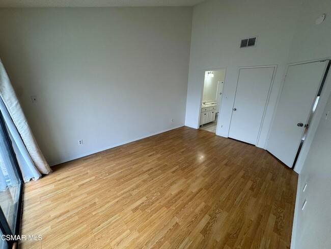 Building Photo - 14520 Plummer St