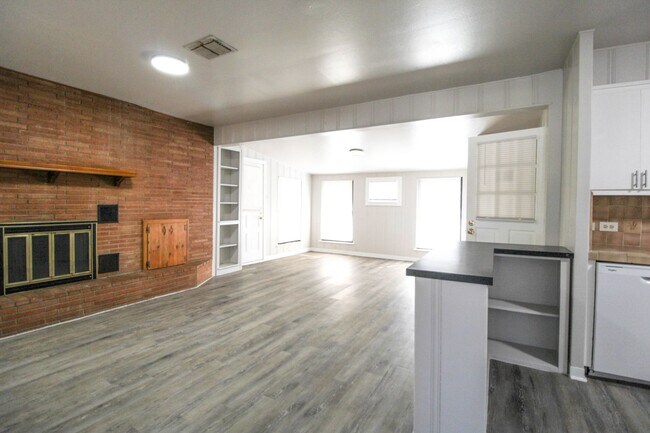 Building Photo - 434 Cosgrove St