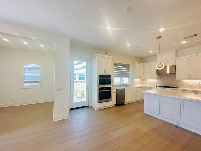 Building Photo - Newly-Buit Home in Great Park