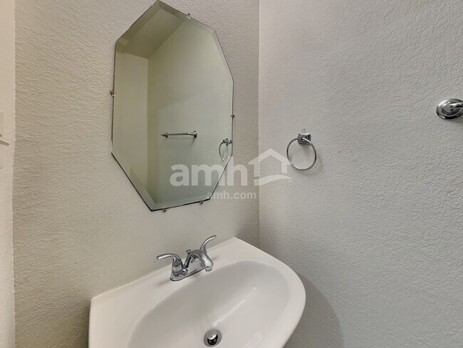 Building Photo - 12748 Saint Marys Dr