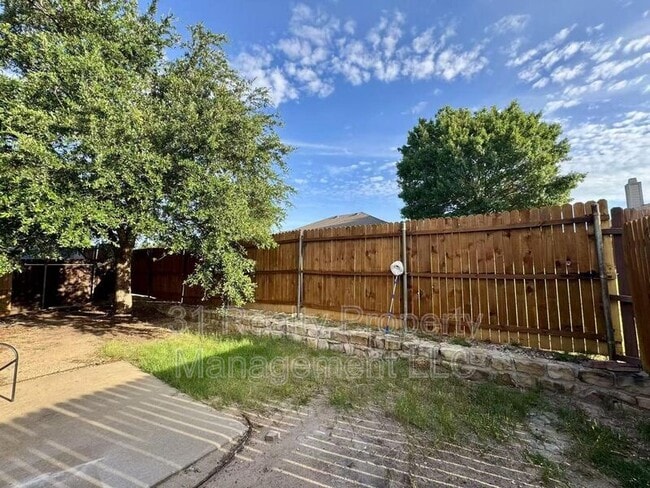 Building Photo - 9832 Dartmouth Dr