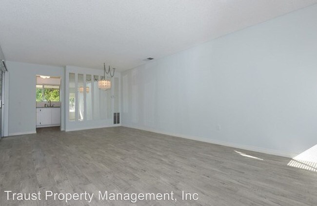 Building Photo - 2 br, 1 bath House - 1655 Peacock Blvd.
