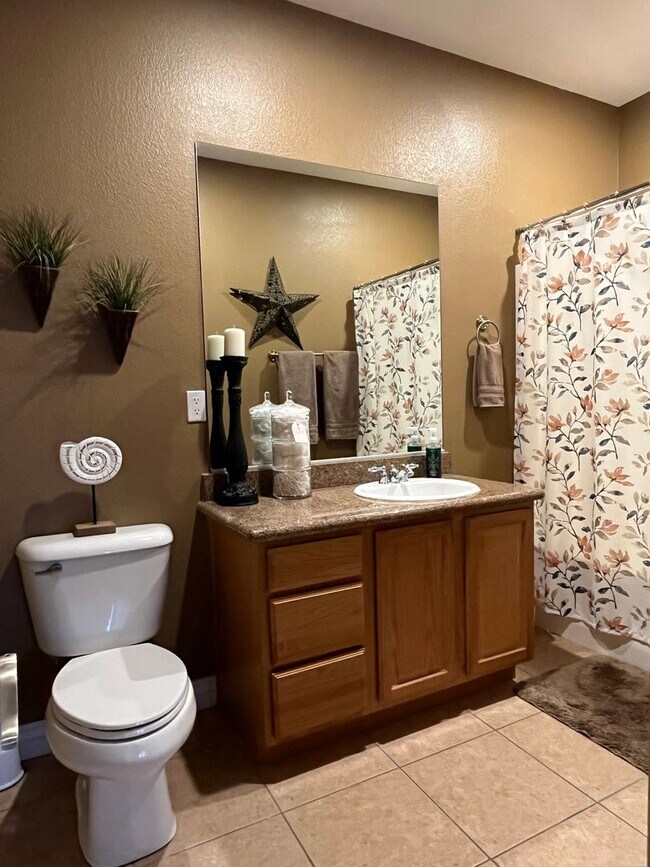 Building Photo - WINTER VACATION RENTAL - 3 Bedroom/3 Bath Condo