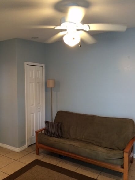 Studio - 1703 Johnson St