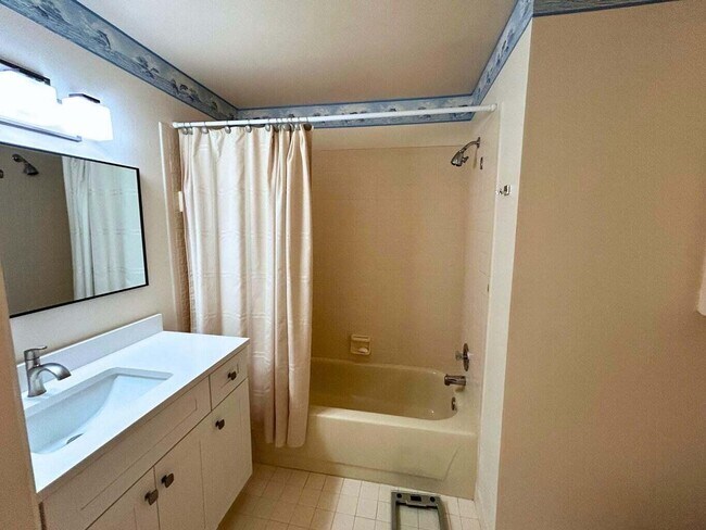 Building Photo - 10058 Laurelwood Pl