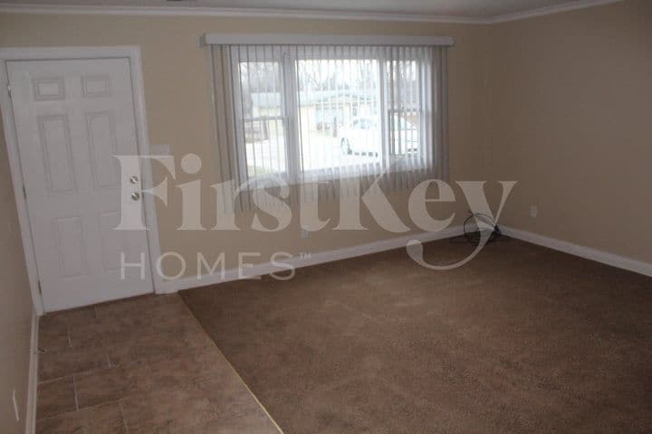 Building Photo - 9440 Port Royal Dr
