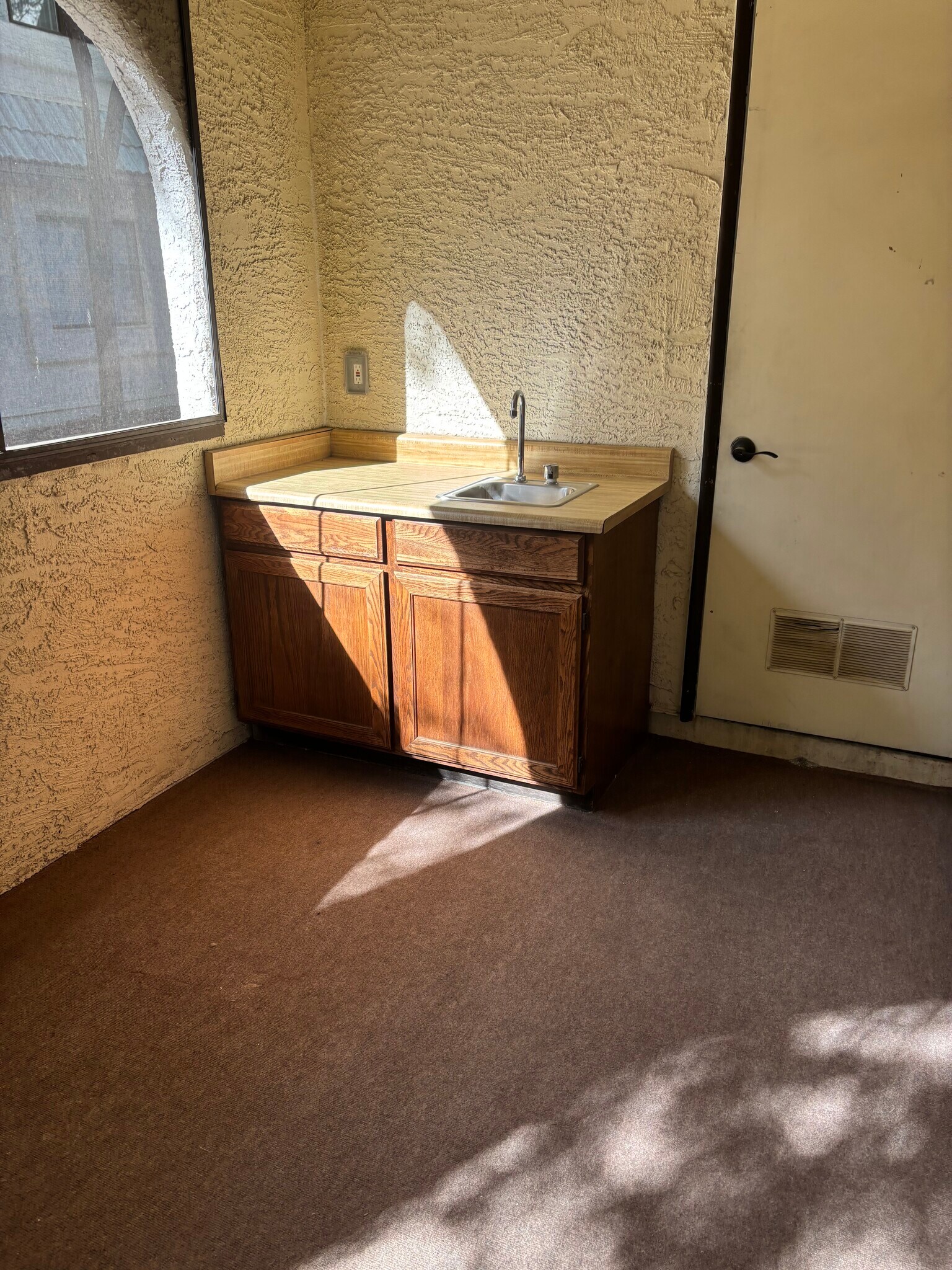 Building Photo - 1414 Santa Margarita St
