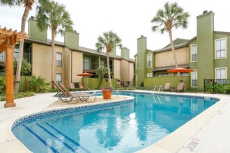 Building Photo - Oaks of Westchase