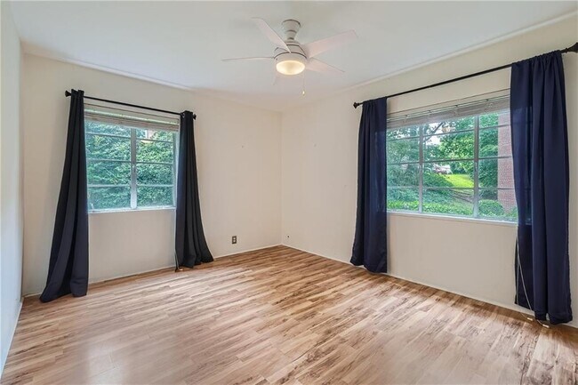 Building Photo - 1381 Normandy Dr NE