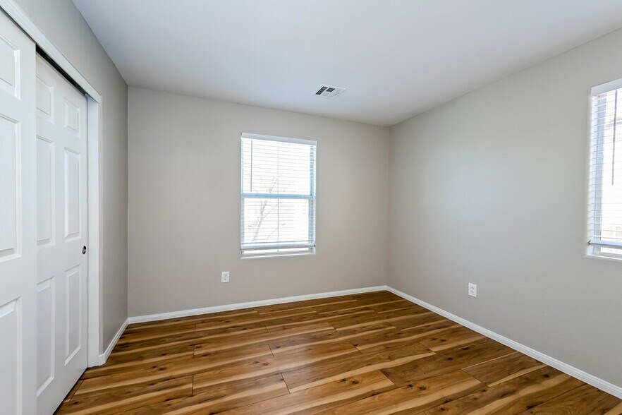 Building Photo - 5067 W Vacaville Ave
