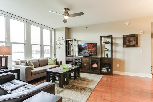 Building Photo - 1125 Maxwell Ln