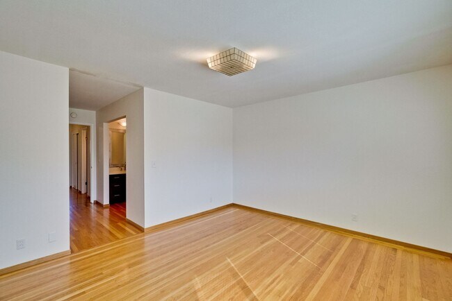 Building Photo - 5097 Forest Glen Dr