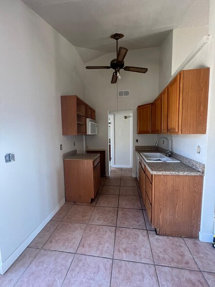 Building Photo - 5937 Sinclair St