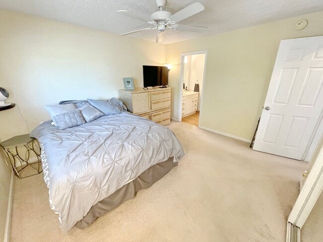 Building Photo - Maui Gardens - Central Kihei Resort Style Complex - Furnished 2 bed/1.5bath