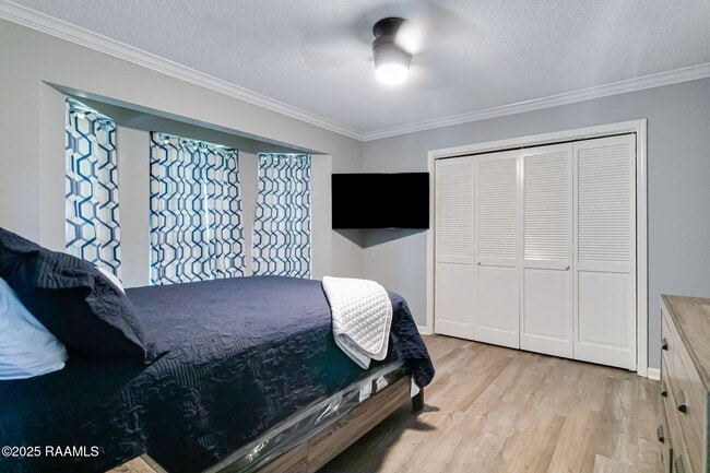 Building Photo - 206 Country Club Dr