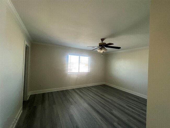 Building Photo - 11809 Longwood Garden Way