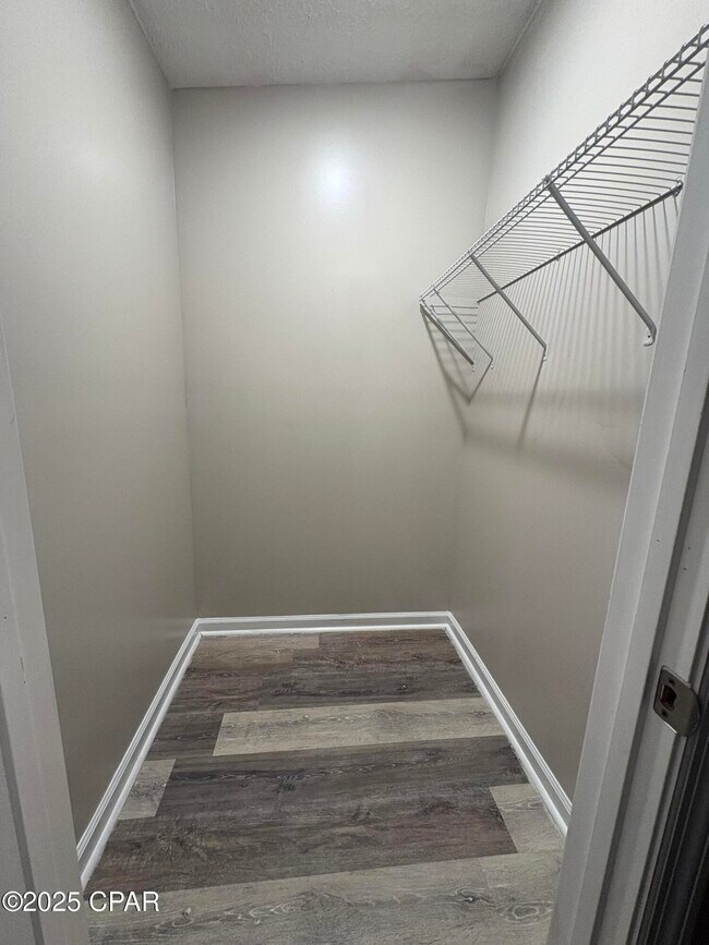 Building Photo - 824 E 25th St