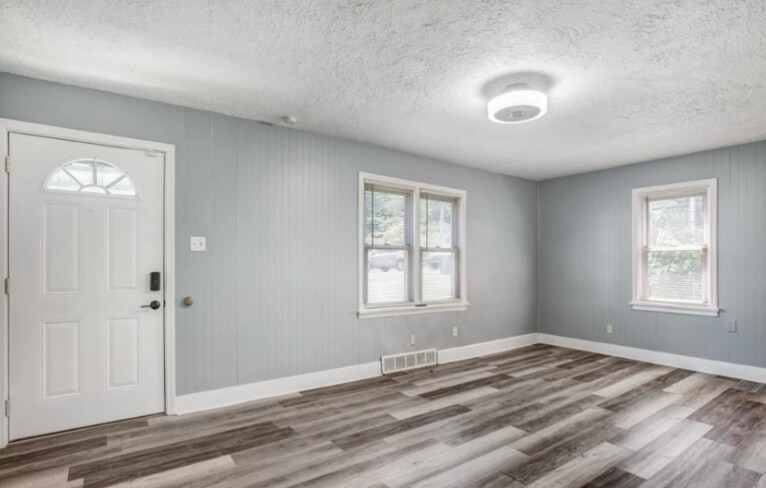 Building Photo - 2431 Gass Ave