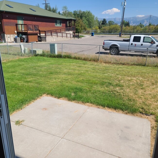 Building Photo - 214 Quinella St