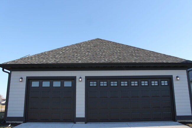 Building Photo - Upgrade to a 3-Bed, 2-Bath House with Extra Space