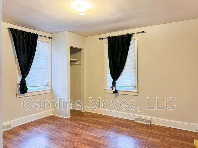 Building Photo - 10 Yellowstone Dr