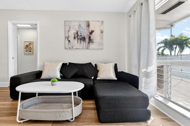 Building Photo - 1761 NE 55th St