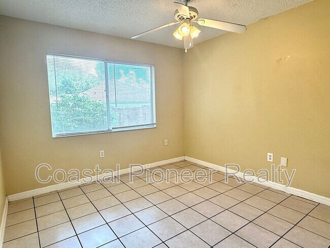 Building Photo - 6063 Shingler Ave