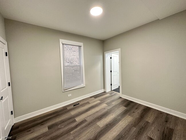 Building Photo - 4 br, 2 bath House - 2142 S Fairfield Ave