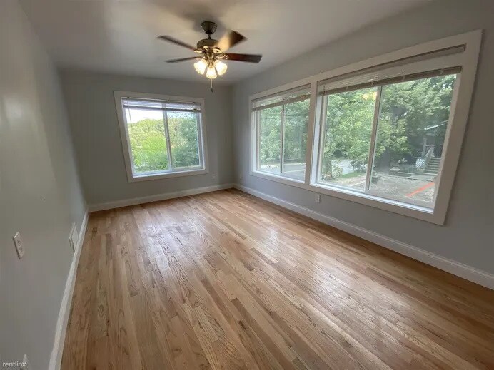 Building Photo - 1043 N Main St