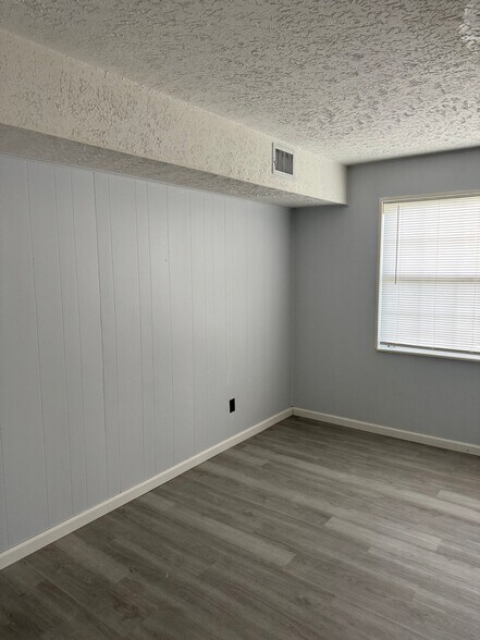 Building Photo - 301 Park Blvd