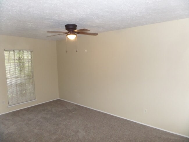 Building Photo - 14611 Leacrest Dr