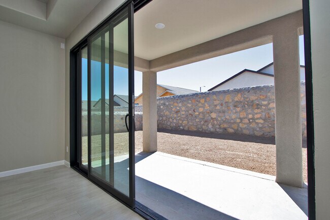 Building Photo - 729 C. Escondida