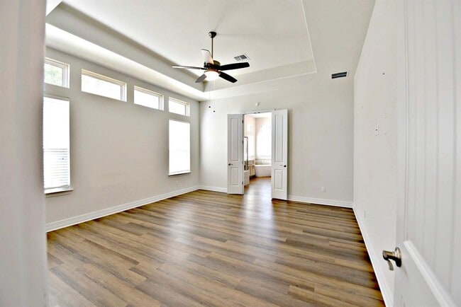 Building Photo - 2220 Airport Dr