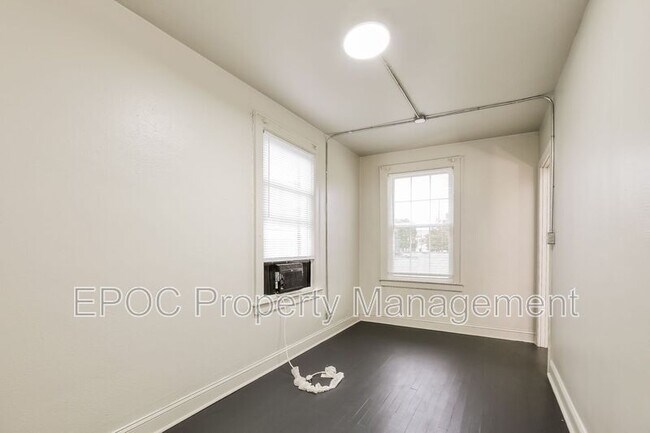 Building Photo - 517 Willow St