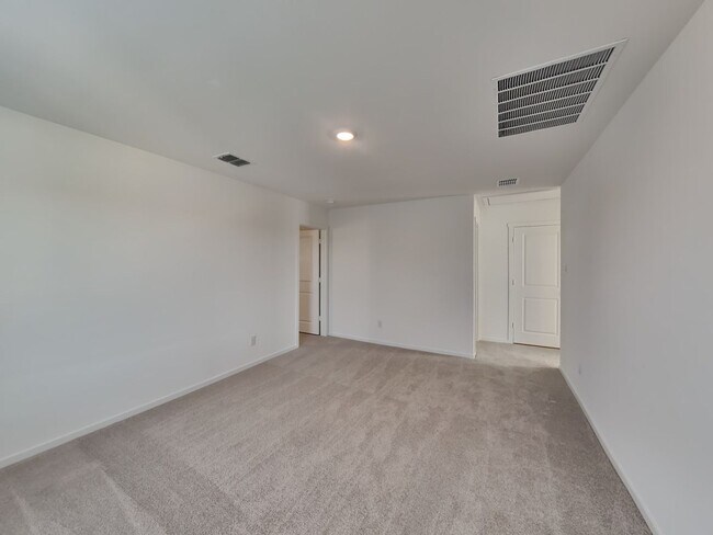 Building Photo - ***FREE MONTHS RENT WITH MOVE IN ON OR BEFORE 12-31-2025***