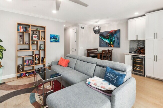 Building Photo - Your Furnished Coastal Escape Awaits!