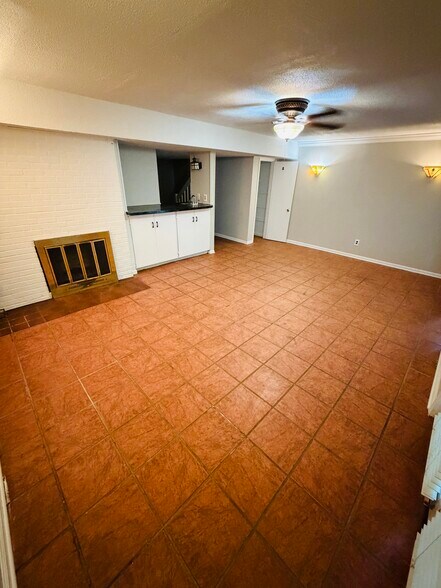 Building Photo - 5977 Dixon Dr