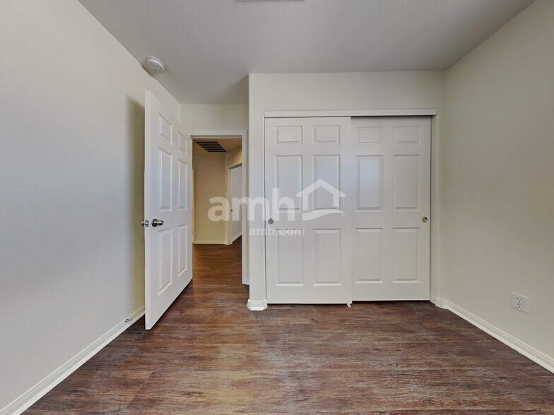 Building Photo - 9761 Trailing Daisy St