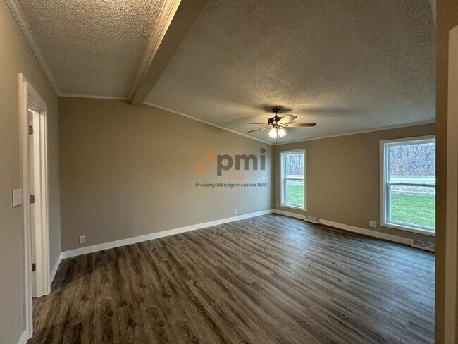 Building Photo - 798 Governor Rd