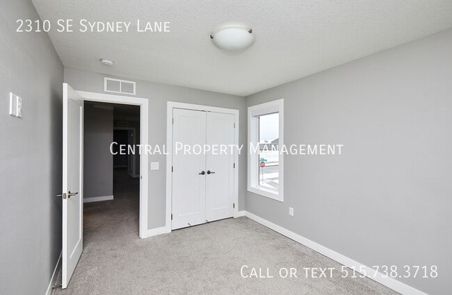 Building Photo - 2310 SE Sydney Ln