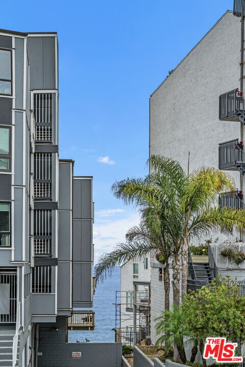 Building Photo - 622 Esplanade