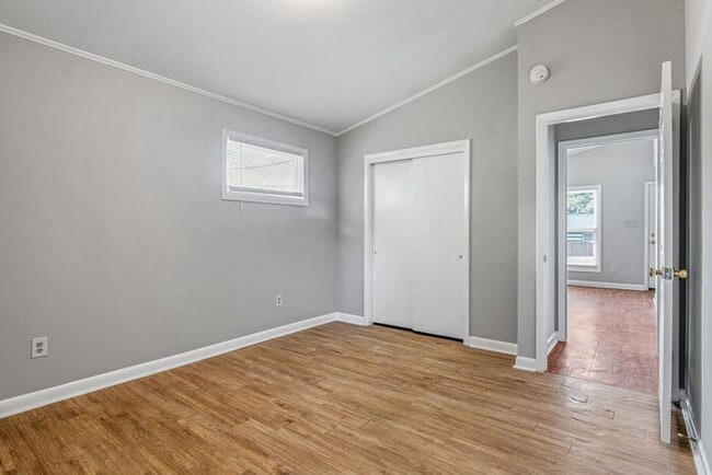 Building Photo - NE – Desirable Neighborhood, Brick Home, W...