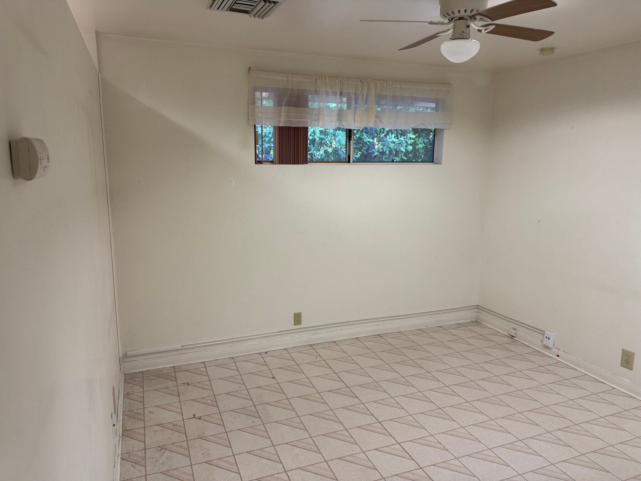 Building Photo - 10201 Oak Park Ave