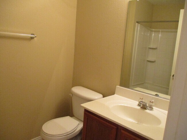 Building Photo - $1995 / 4br – 1760 ft2 - 4/2/2Ready to move in Woodland Creek Addition (Royse City)
