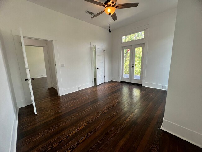 Building Photo - Southern Charm at its Best!!!