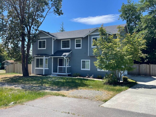 Building Photo - Beautiful, Spacious 4 BD/2.75 BATH house l...