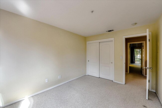 Building Photo - 990 Alpine Terrace